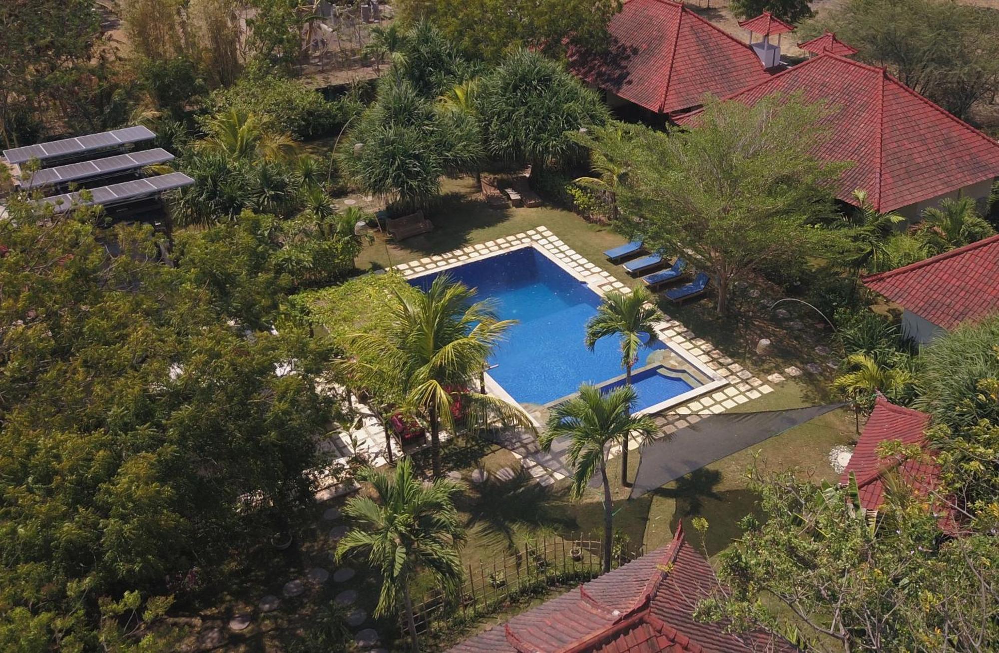 Batu Ampar Menjangan Hotel Banyuwedang Exterior photo